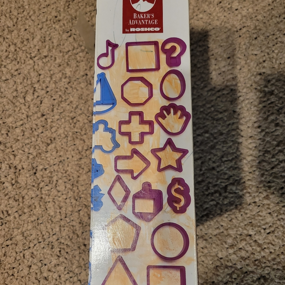 ROSHCO 76 Piece Cookie Cutter Set - Picture 4 of 4